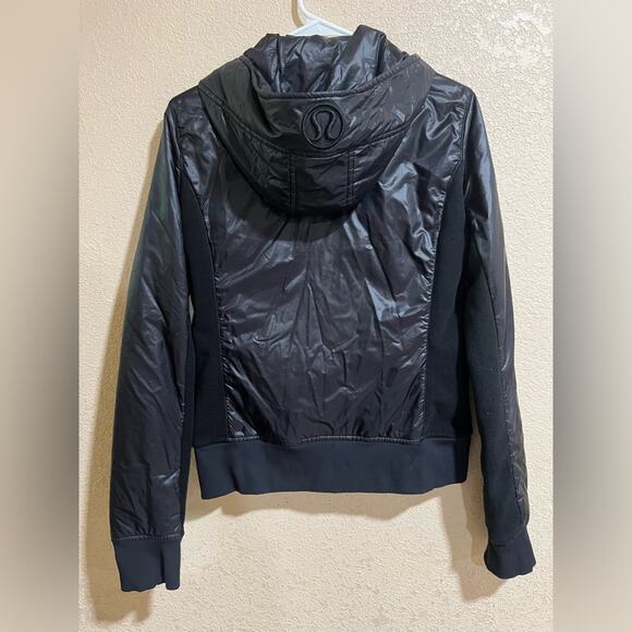 Lululemon UBA Puffer Hoodie Jacket in Lux Black 6 - Picture 7 of 10